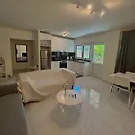 Apartament Polyxeni House *