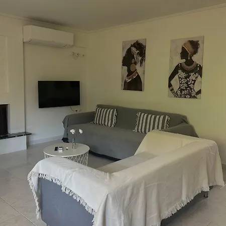 דירה Polyxeni House